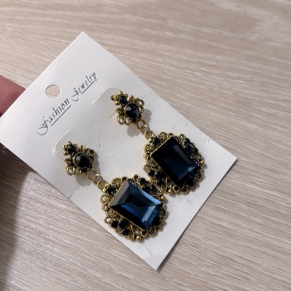 Victorian Edge Navy Gemstone Drop Earrings NEW 🏷️ - Picture 5 of 5